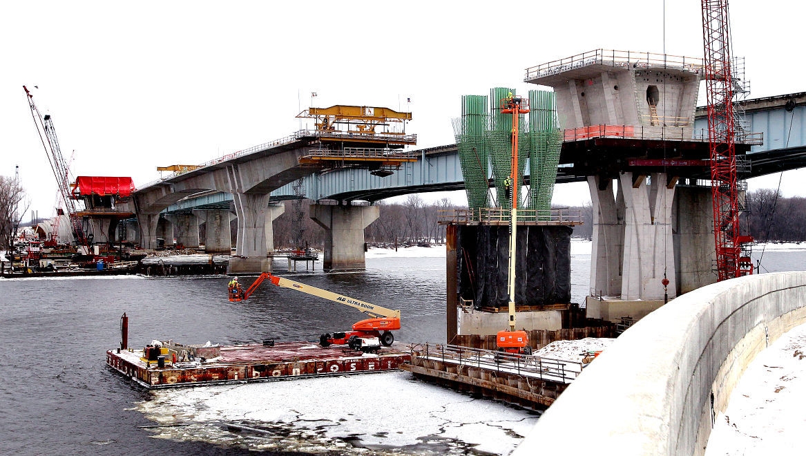 Dresbach bridge construction